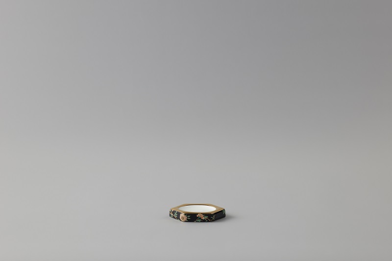 夫人瓷石榴家園調(diào)羹托(70mm).jpg 夫人瓷石榴家園調(diào)羹托(70mm).jpg