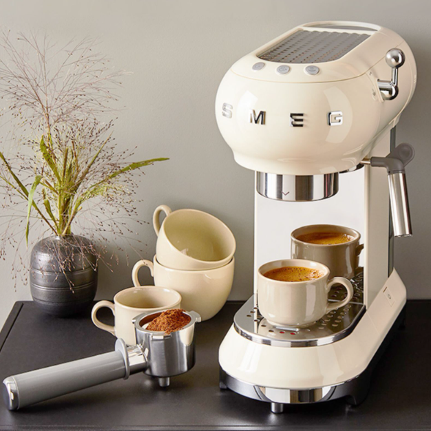意大利SMEG斯麥格ECF01意式半自動咖啡機(jī)